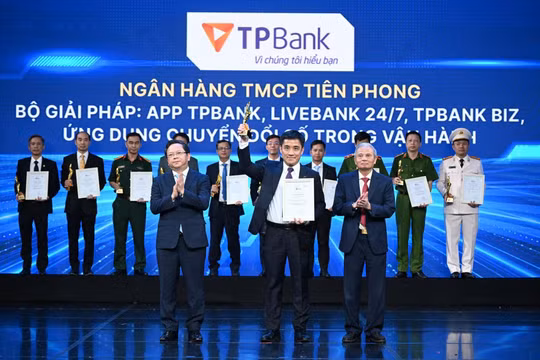Liên tiếp được vinh danh Doanh nghiệp Chuyển đổi số xuất sắc: TPBank ghi dấu trên bản đồ ngân hàng số Việt Nam