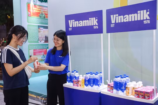 Vinamilk mang đến những trạm tiếp năng lượng giữa gala "Tổ quốc bình yên"