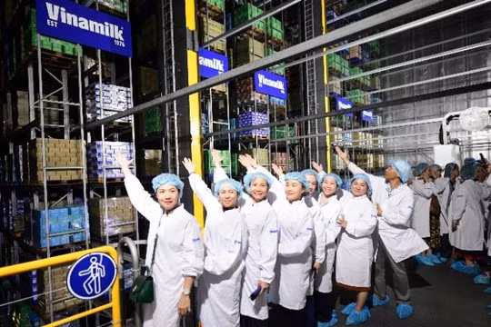 Vinamilk đón thế hệ “đồng niên” tham quan nhà máy với lời hứa chăm sóc sức khỏe bằng dinh dưỡng chất lượng