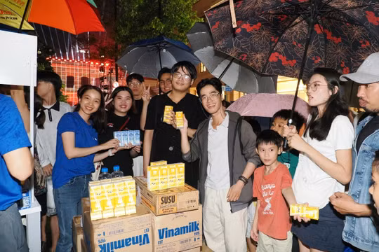 Vinamilk hòa cùng niềm vui của người dân mừng 50 năm ngày thành phố Sài Gòn - Gia Định mang tên Bác