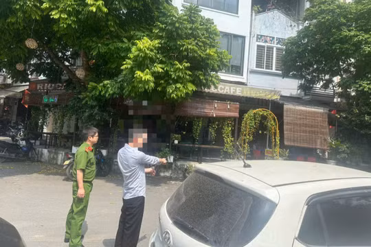 Thiếu tiền tiêu xài, người đàn ông nảy ý định thuê xe ô tô rồi mang đi cầm cố