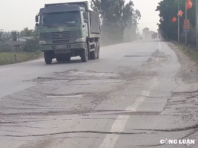 quang yen quang ninh nguoi dan buc xuc vi tinh trang xe tai gay o nhiem hinh 3
