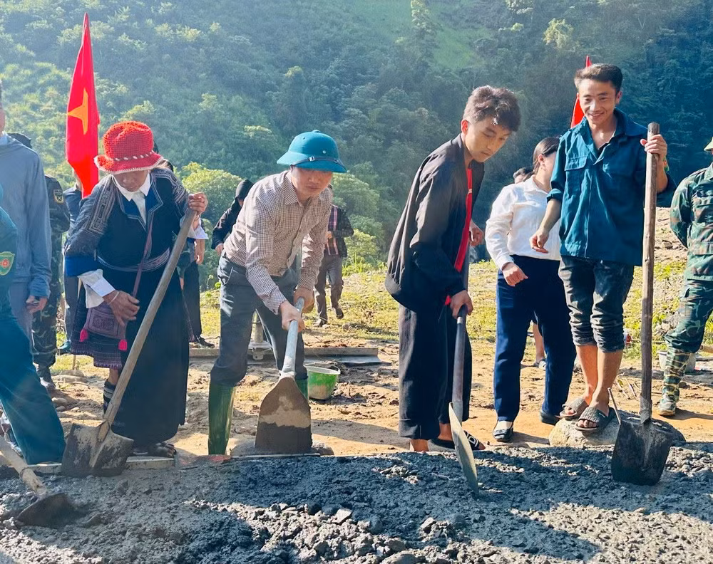 Trạm Tấu tiếp tục ưu tiên đầu tư giao thông nông thôn, sửa chữa các công trình phục vụ sản xuất, sinh hoạt và hoàn thiện những hạng mục hạ tầng thiết yếu tại các thôn.