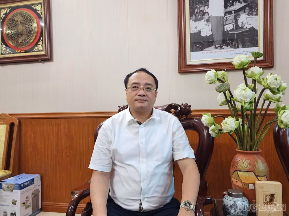clo_br_chan-dung-anh-huu.jpg