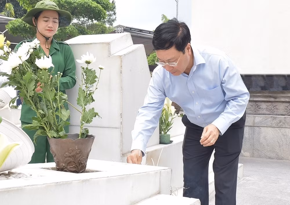 pho thu tuong pham binh minh lam viec voi 5 tinh ve giai ngan von dau tu cong hinh 2