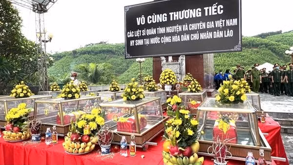 ha tinh truy dieu an tang 11 hai cot liet sy hy sinh tai lao hinh 1