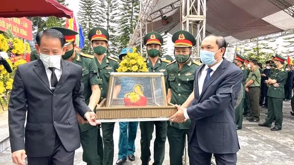 ha tinh truy dieu an tang 11 hai cot liet sy hy sinh tai lao hinh 2