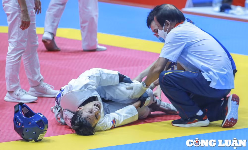 hinh anh vo si cua campuchia bi ha do van tai ban ket doi khang taekwondo hinh 4