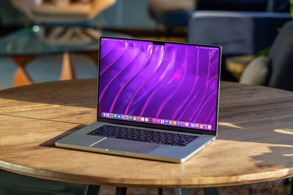 chuoi cung ung macbook pro bi gian doan den thang 7 hinh 1