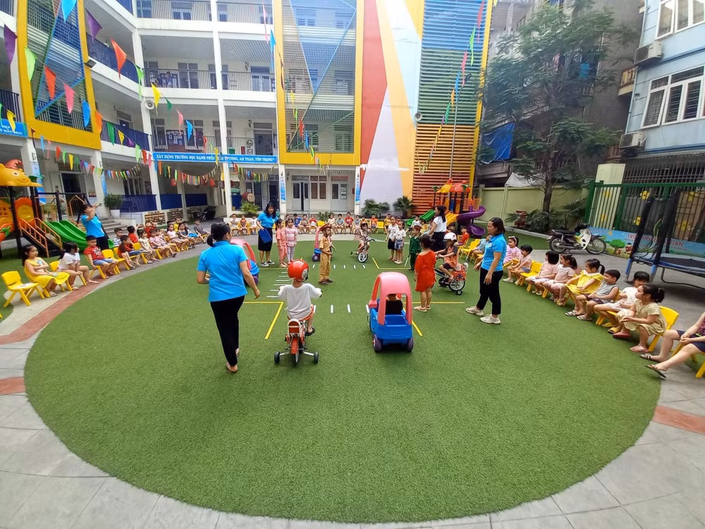 co giao nguyen thi thu huong hat nhan nang no nhiet tinh day trach nhiem cua truong mam non tan mai hinh 4