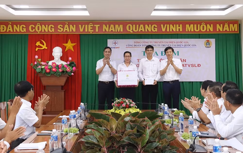 evnnpt toa dam voi nguoi lao dong nhan dip thang cong nhan va thang hanh dong an toan ve sinh lao dong hinh 3