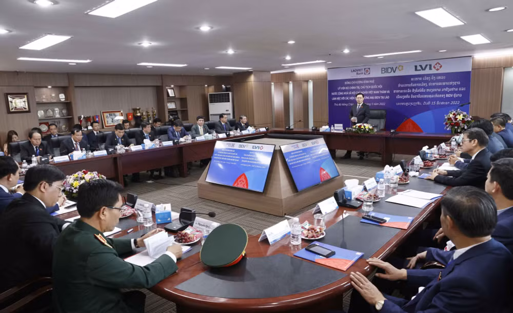 chu tich quoc hoi vuong dinh hue danh gia cao mo hinh ngan hang lien doanh lao viet hinh 1