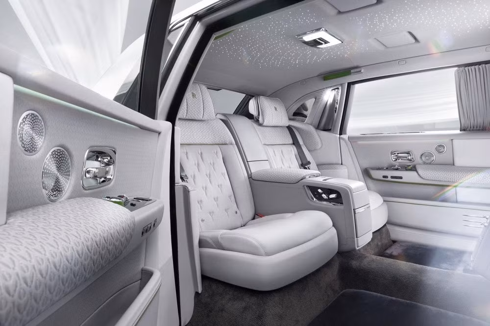 xe sieu sang rolls royce phantom 2023 duoc trang bi luoi tan nhiet phat sang hinh 4