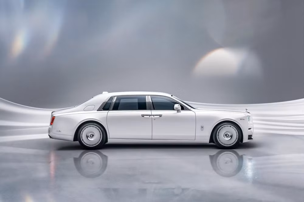 xe sieu sang rolls royce phantom 2023 duoc trang bi luoi tan nhiet phat sang hinh 3