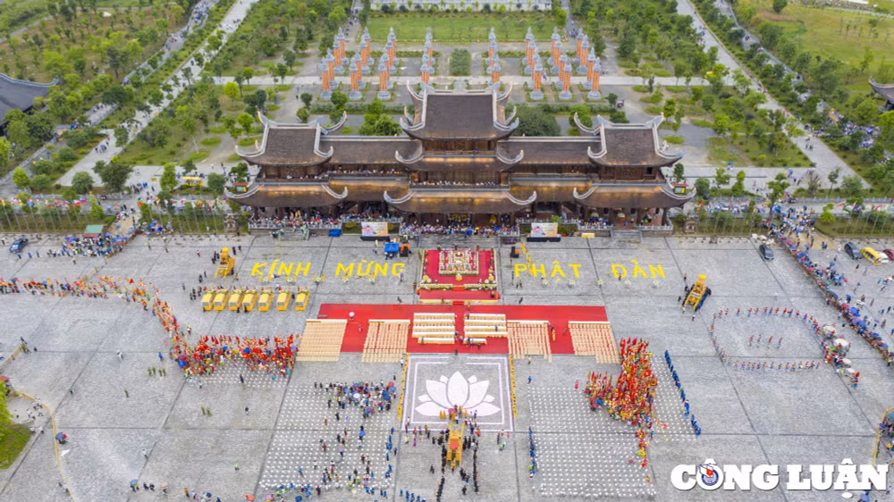 hang van nguoi dan doi mua du le phat dan 2022 tai chua tam chuc hinh 8
