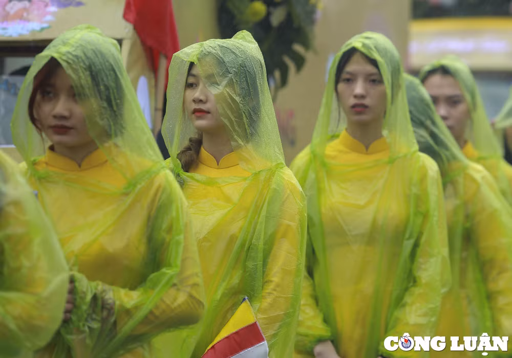 hang van nguoi dan doi mua du le phat dan 2022 tai chua tam chuc hinh 4