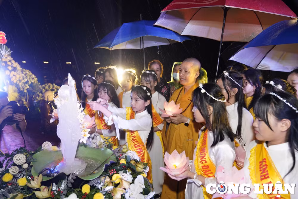 hang van nguoi dan doi mua du le phat dan 2022 tai chua tam chuc hinh 22