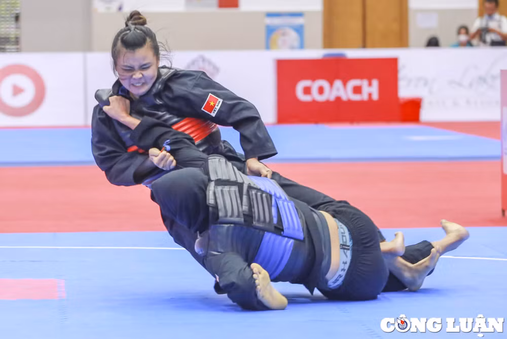 nu vo si pencak silat quang thi thu nghia danh bai doi thu gianh huy chuong vang hinh 3