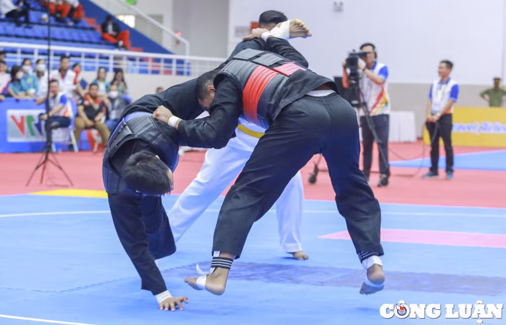 nguyen duy tuyen ha guc ronaldo mang ve hcv thu 5 mon doi khang pencak silat cho viet nam hinh 3