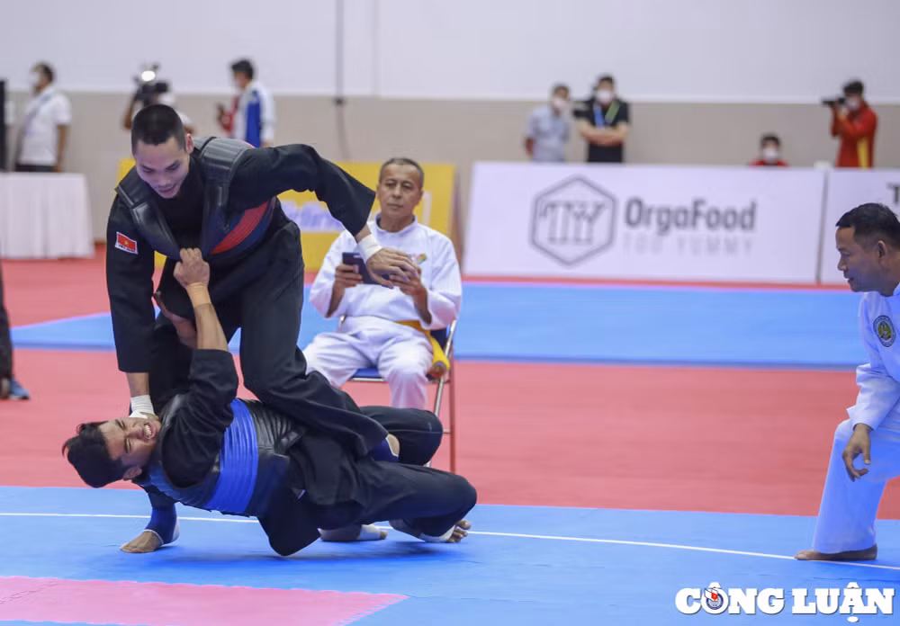 tran dinh nam voi doi chan dai de dang lay hcv pencak silat o hang can 75kg hinh 8