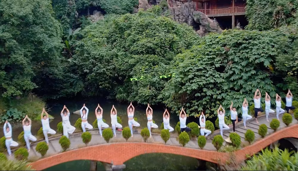 da nang tung bung don chao cac nguoi dep yoga va tuan le du lich suc khoe hinh 1