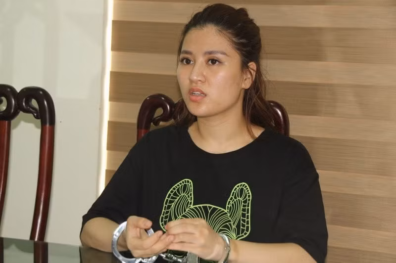 nu doanh nhan lua dao ban dat vit troi hinh 1