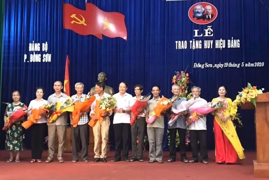 dang bo phuong dong son xay dung to chuc co so dang trong sach vung manh hinh 3