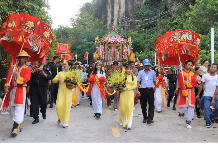 se dua le hoi via ba chua xu nui sam vao danh sach di san phi vat the cua nhan loai hinh 2