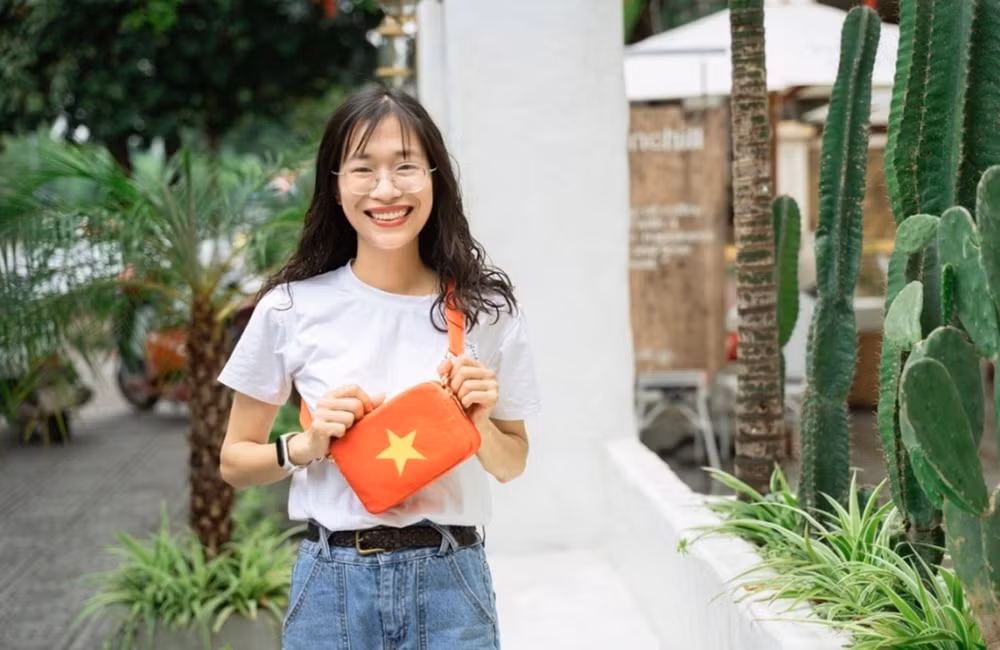 nhung chiec tui tu vai jean cu voi hoa tiet quoc ky huong ung sea games 31 hinh 1
