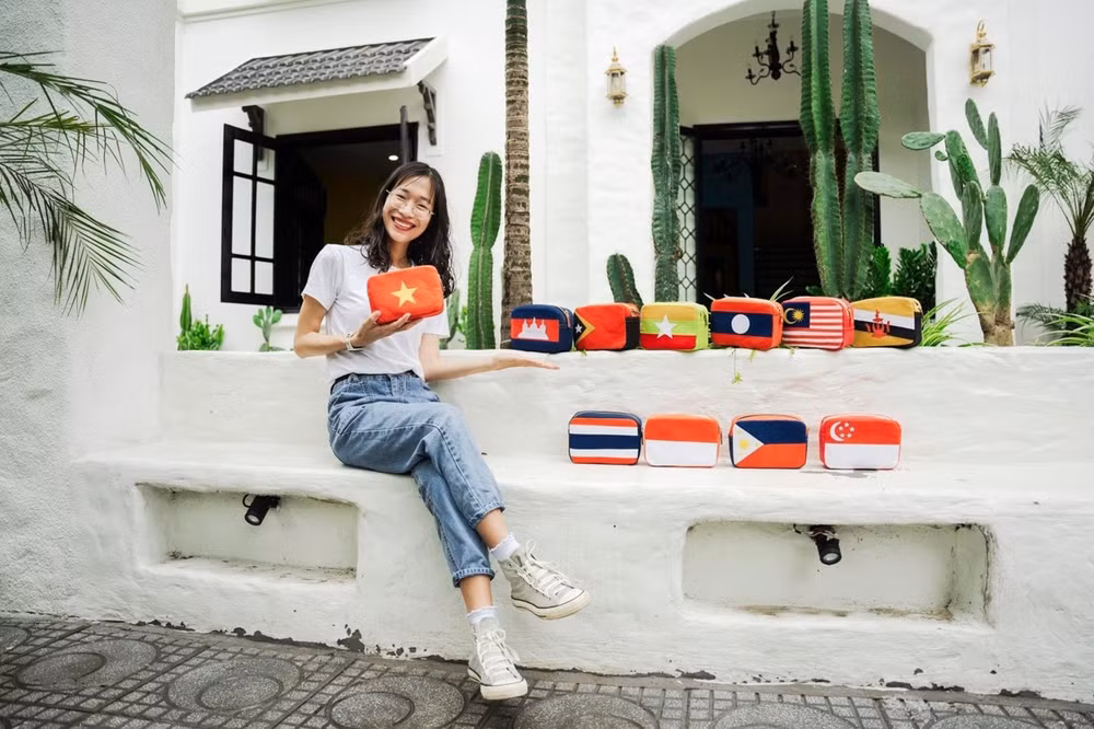 nhung chiec tui tu vai jean cu voi hoa tiet quoc ky huong ung sea games 31 hinh 2