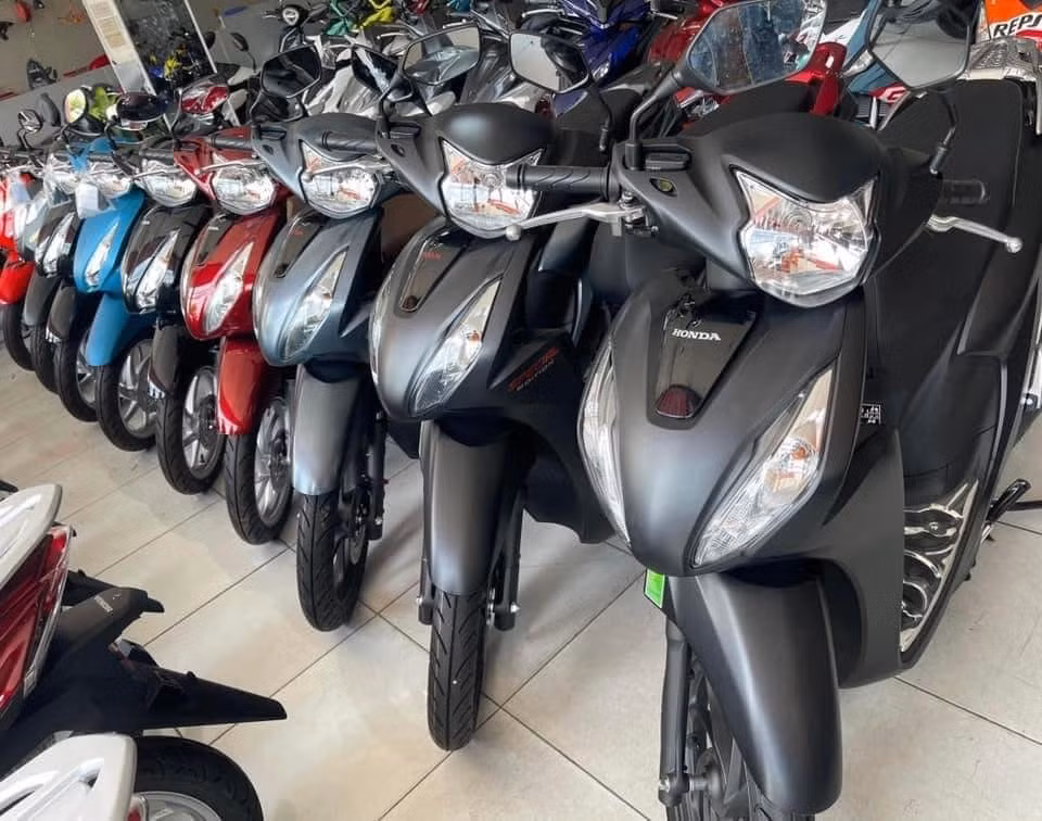 xe may honda tang gia manh co dong xe chenh den gan 20 trieu hinh 1