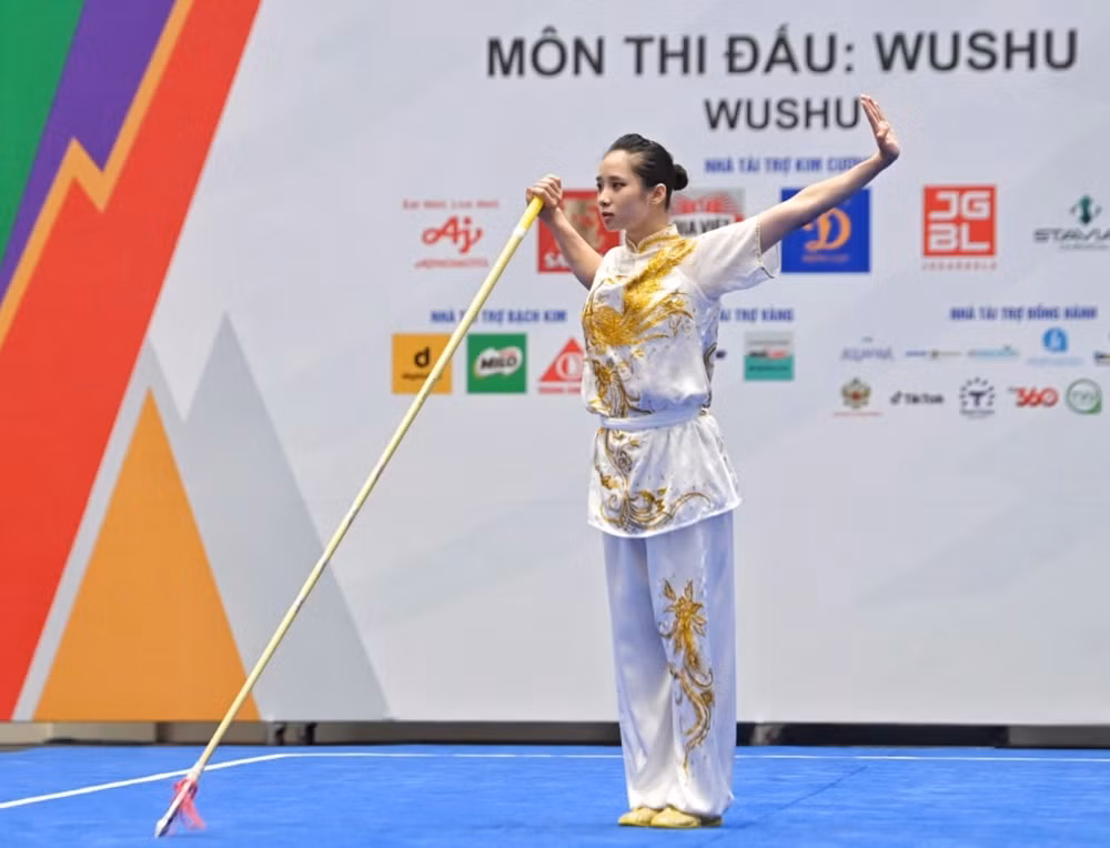 nguyen thi oanh mo hang hcv cho dien kinh viet nam tai sea games 31 hinh 5