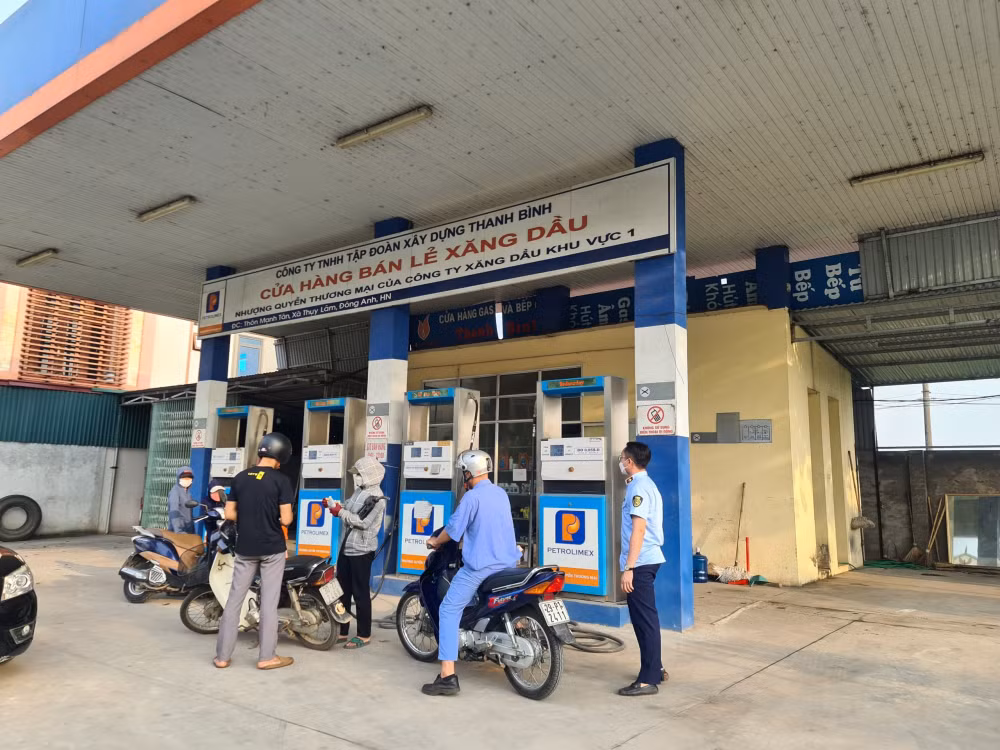 truoc gio thay doi gia xang khong con cua gam giu xang hinh 1