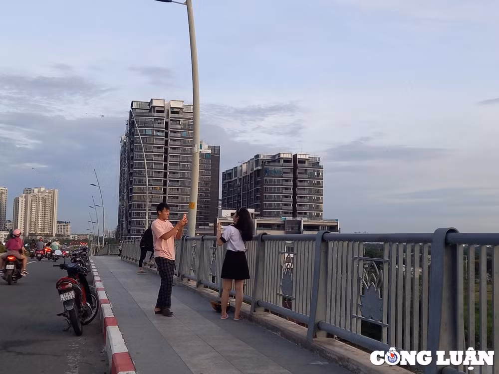 bat chap lenh cam nguoi dan tp hcm van vo tu dau xe tren cau thu thiem 1 2 hinh 12