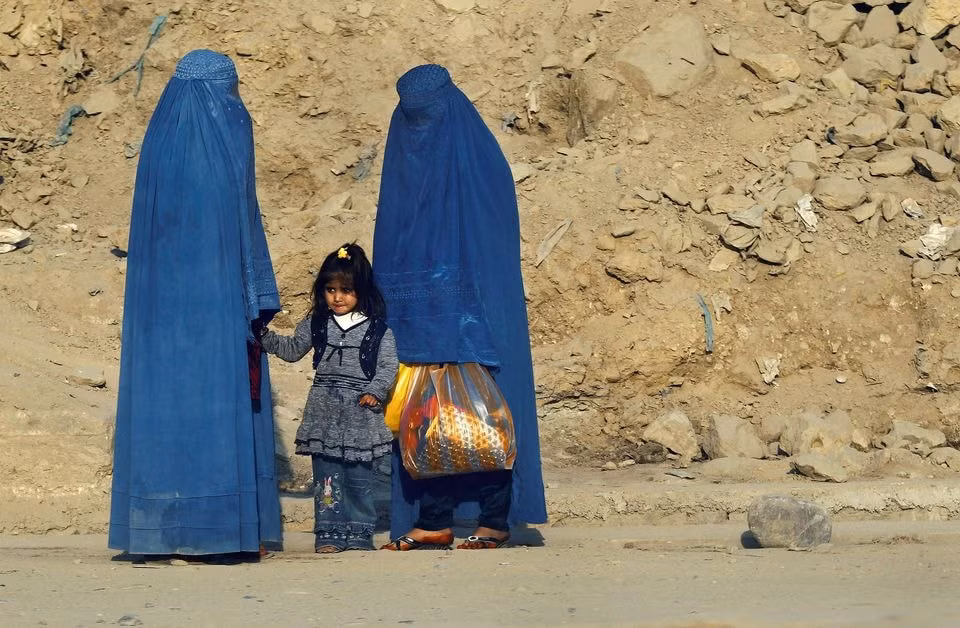 my gay ap luc len taliban vi quyen phu nu o afghanistan hinh 1