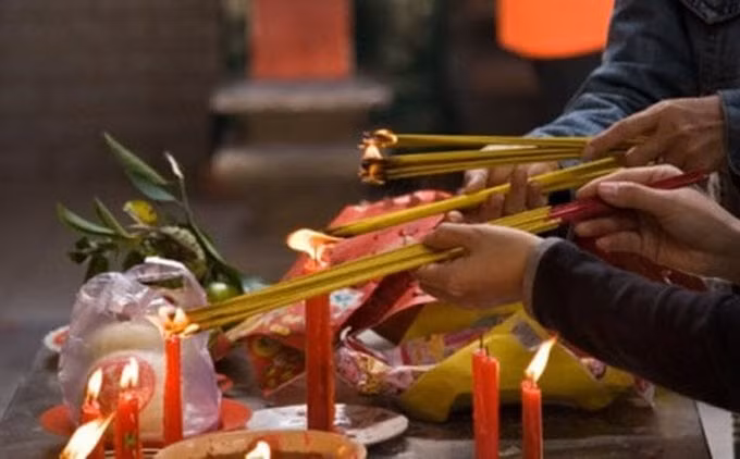 van cung khan than linh gia tien ngay ram thang 4 2022 hinh 1