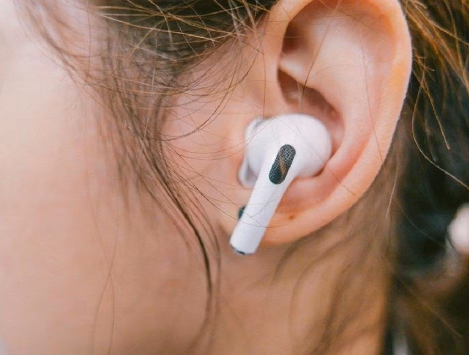 my apple bi kien vi airpods pro lam thung mang nhi cua mot cau be hinh 1