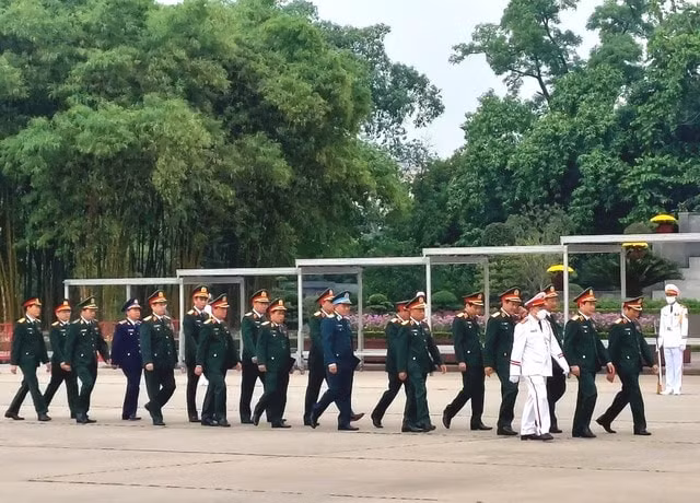 lanh dao dang nha nuoc vao lang vieng chu tich ho chi minh hinh 3