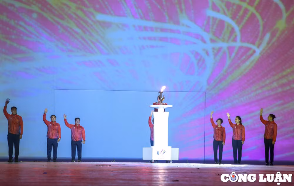 khai mac sea games 31 ruc ro sac mau va cung nhau toa sang hinh 24