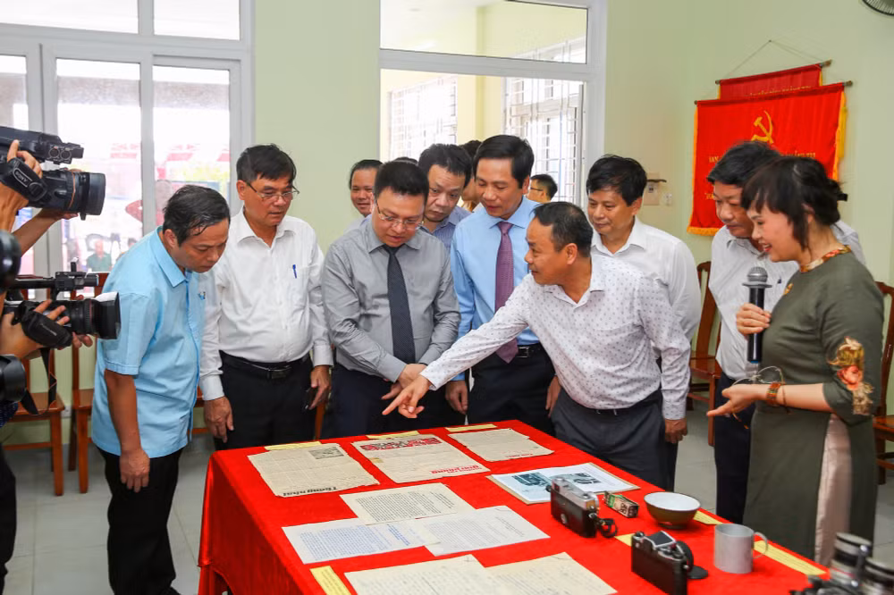 khoi day niem tu hao khat vong hoa binh hoi sinh va phat trien hinh 6