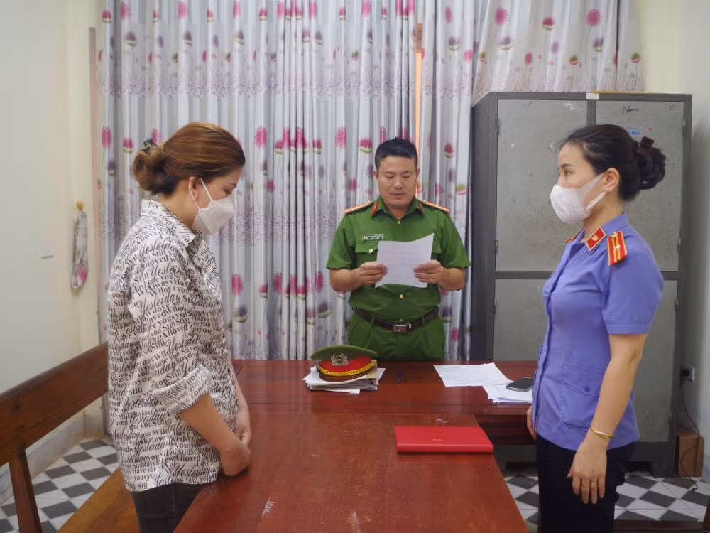 di dung can choi hanh ha chau gai ruot 3 tuoi hinh 1