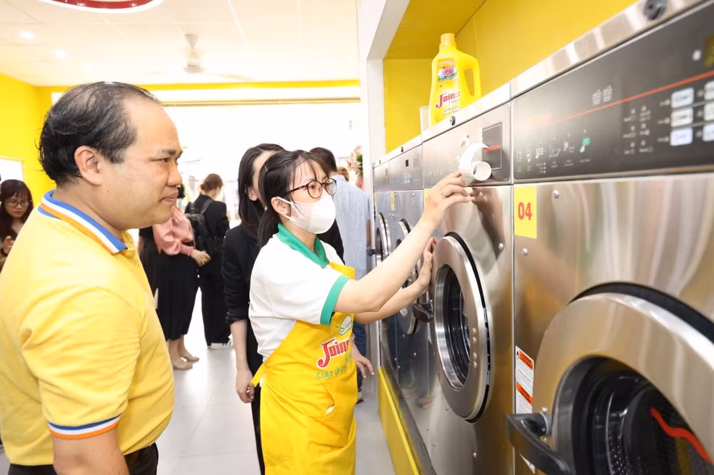 masan khai truong cua hang giat ui chuyen nghiep joins pro dau tien hinh 2