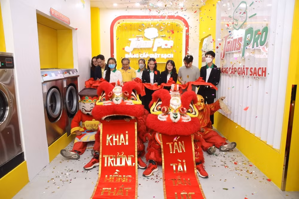masan khai truong cua hang giat ui chuyen nghiep joins pro dau tien hinh 1