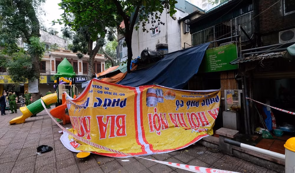 hoa hoan mua nang nong dung de nuoc den chan moi nhay hinh 1