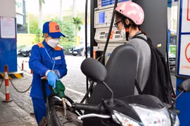 Giá xăng tăng mạnh, thêm hơn 1.000 đồng/lít vào chiều nay