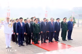 Lãnh đạo Đảng và Nhà nước vào Lăng viếng Chủ tịch Hồ Chí Minh