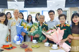 Báo Nhân Dân tổ chức buổi giao lưu với các nhân chứng lịch sử Ngày Giải phóng Thủ đô