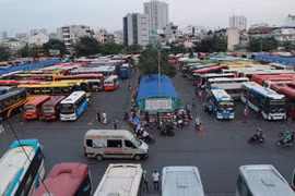 Xe có phù hiệu “xe trung chuyển” không hoạt động kinh doanh vận tải