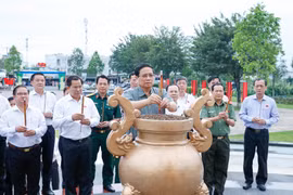 Thủ tướng Phạm Minh Chính dâng hương tại Khu di tích Chi bộ An Nam Cộng sản Đảng ở Cần Thơ