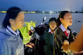 Quảng Nam: Người đàn ông cứu 3 em học sinh bị nước lũ cuốn trôi